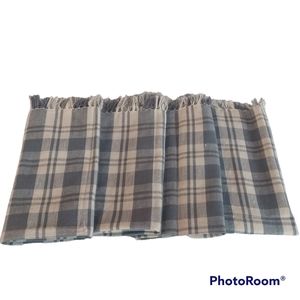 Set of 4 blue plaid gingham dinner napkins. Fringed.